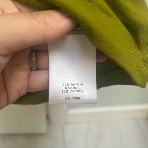 Banana Republic top, great for work. Green, cute cap sleeve, slight cowl neck. - Picture 6 of 7